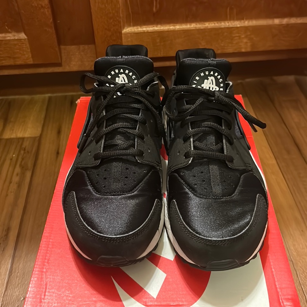 Black NIKE Air Huarache Run